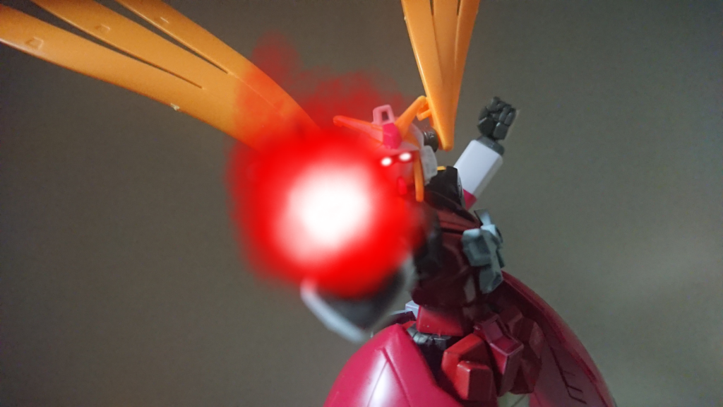 **ブッ潰してやるよォッ!!撃滅ッ!デストロイフィンガァァァァーーッ!!**
・デストロイフィンガー
ビルドブースト時に放たれる必殺の一撃。
ノーベルのゴッドフィンガーを元にした武装であるが、血のように赤いエネルギーを放つ事と、
「掴む」のではなく「貫く」事に特化した技であるという違いがある。