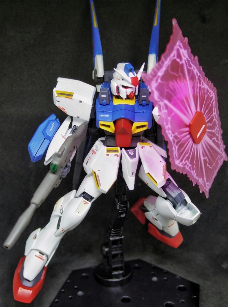 以上、ガンイージ ロールアウトカラーでした。
当初は、ただロールアウトカラー作るつもりだったのですが、ミキシンガーらしく、気がついたらV2やVダッシュをモチーフにした装備作ってました( ̄▽ ̄;)
ガンイージ、カッコいいし、触りがいのある素晴らしいキットでした!
見てくれた人ありがとうございました!(*≧∀≦*)