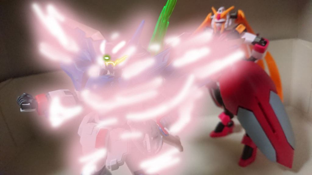 **そーら、ビルドブースト！**

**嫌だぁぁぁーー！！** 


・ファントムライト
元は「ファントムガンダム」に搭載されているミノフスキードライブの一種で、この機体が「スペクター(亡霊)」と呼ばれる理由。
全身のバーニアや廃熱口から光の翼を吹き出し、それを制御する為のIフィールドを展開する。
いわば「全身がビームそのもの」の状態であり、発動時の攻撃力とスピードは大幅に上昇する。
ビルドブースト発動と同時に発動する為、サスケが自らの意思でこの機能を使う事はない。

・ヒートバイト
放熱用のフェイスオープン機能を攻撃に転用した物。
開いた「口」で相手を挟み込み、放熱機能を使って高熱を浴びせて焼き切るという物。