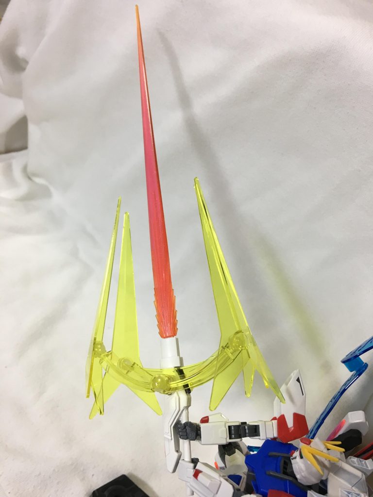 大プラフスキーソード
ユニバースブースターの機首をベースにPGアストレイのビームサーベル基部を接着
プラフスキーゲートを接続するための軸を作って完成です