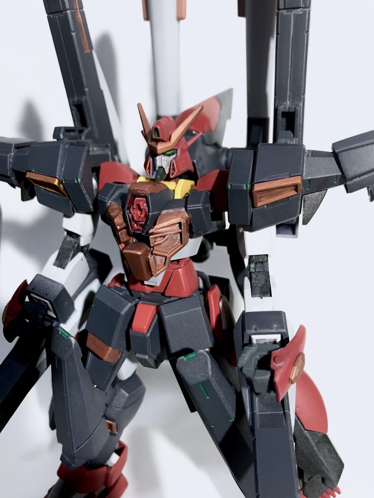 胸部は、AGE3フォートレスにカラミティの胸部パーツをバラして付け、中央のスキュラはビルドパーツで再現。