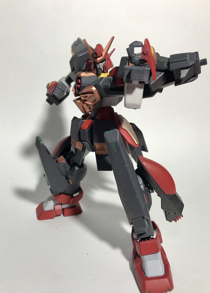 腕と胸からビーム出て、脚からスラスター。
アイアn…。
でも、膝の辺りは某無垢なる刃オマージュです。