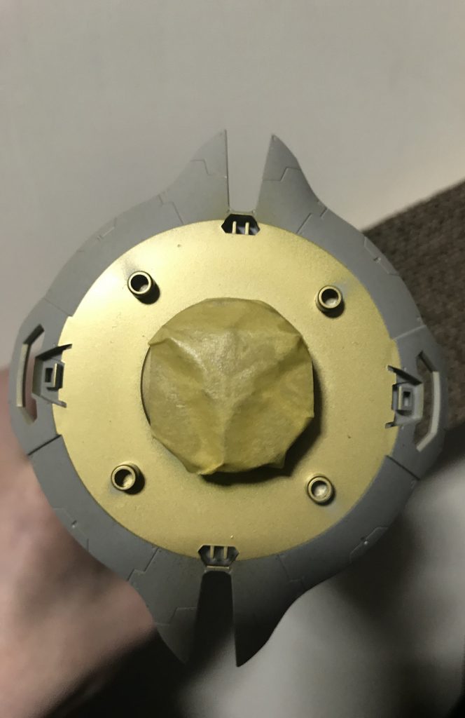 シールド2 マスキングをしてグレーをシルバーに塗装する前です。