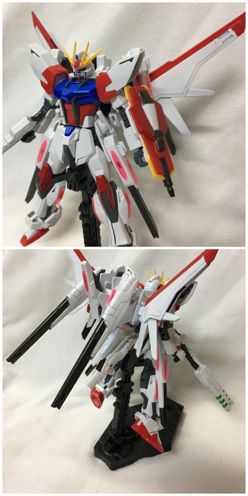 フロントビュー、リアビュー

本機は素体となるビルドストライクと支援機2機が合体した姿です