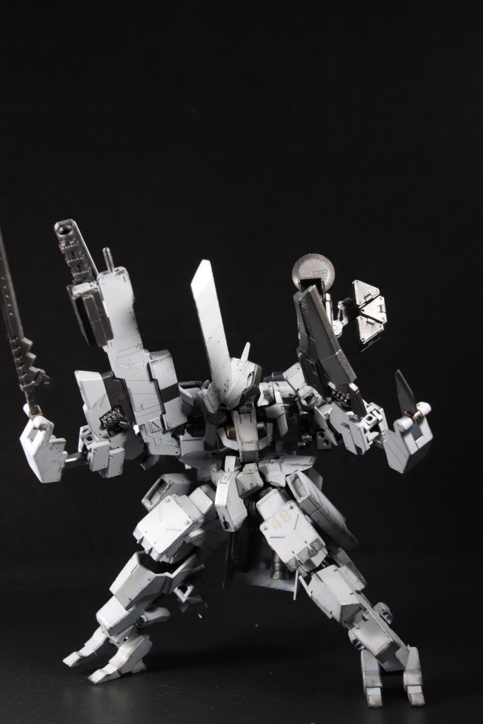 その為全装備状態でもブレードによる戦闘が可能