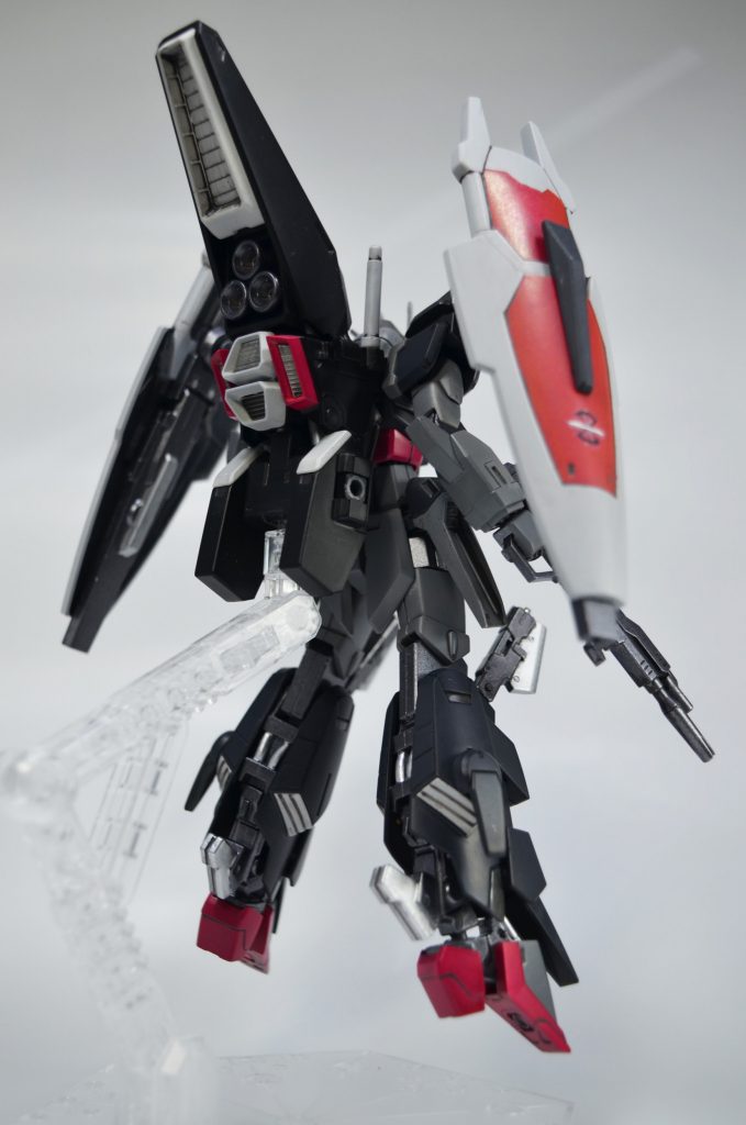 インパルスⅡ(ZGMF-X56S2)
●インパルスガンダムを宇宙用に再設計することで構造を単純化し、量産しやすくした機体
●敵との距離や状況によって被弾しやすい場所のみをフェイズシフトすることで消費電力を大幅に抑えたセミヴァリアブルフェイズシフト装甲の採用、部分的にフェイズシフトダウンを起こしているため機体色は判別しにくいグレー