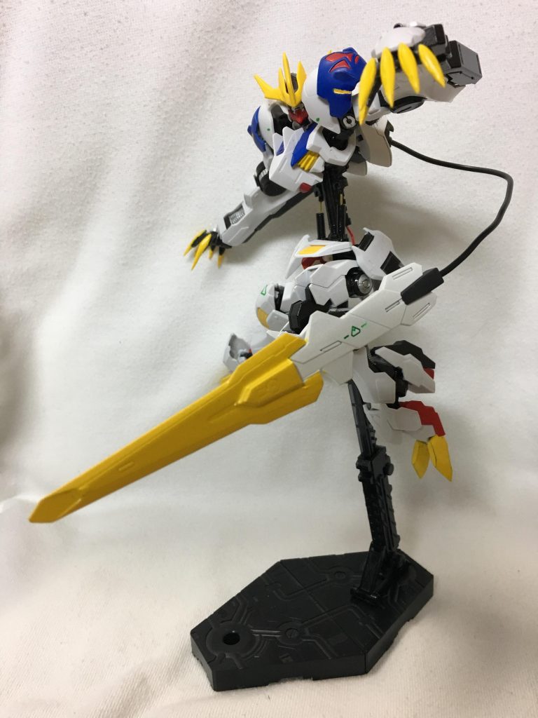 テイルブレード

刃の部分をバインダーガンの大型のものに替えています