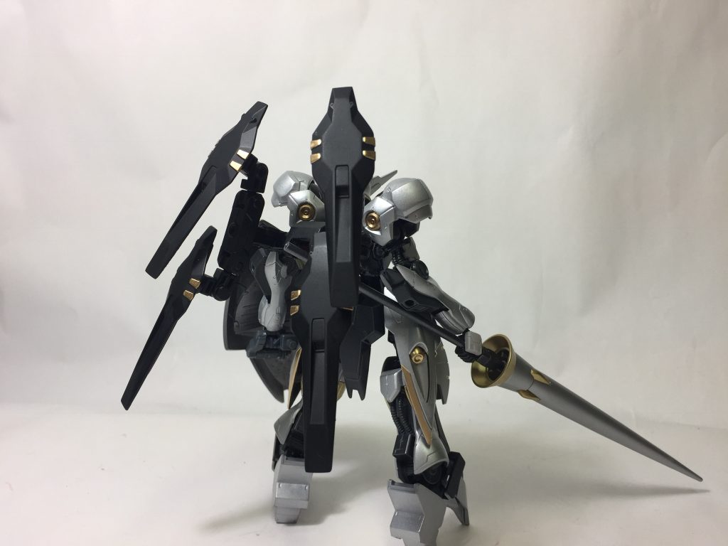 正面と後ろ姿。