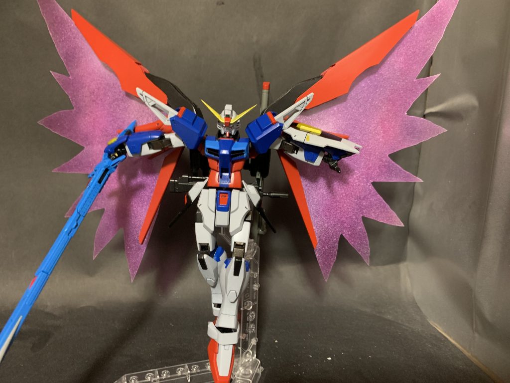 デスティニーと言えばやはり光の翼
クリアプラ板を切り出し、グラデーション塗装で仕上げています