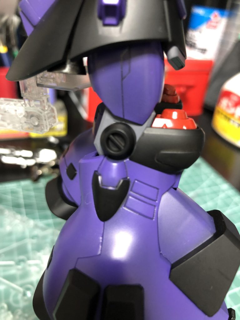 膝の関節、穴の位置変更して短縮。
仮組してみたら脚長すぎて気持ち悪かったです。