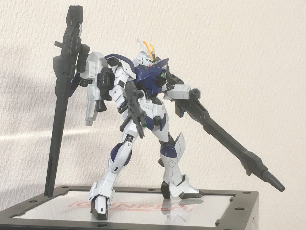 開発コンペ当時のライジングシルエットチェストフライヤーはコアスプレンダーを本体完全収納方式にし、背面のシルエット接続箇所のフレーム強度を上げている。武装はビームランチャーとバスターソードにもなるロングビームライフルをシルエット両端に懸架する。