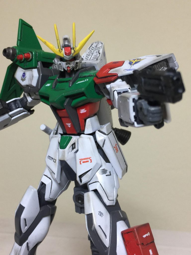 左足に装備した ハンドガンを
撃つ アピールショット!
この ハンドガンは HGBC
アメージングブースターから
使用しました。
この ハンドガンも 緊急時の武器です。