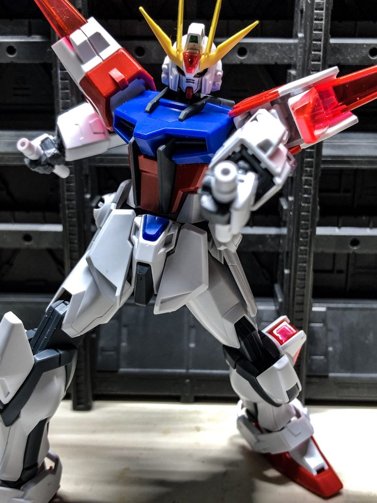 何か武器は！？ビームサーベルこれだけかぁ！