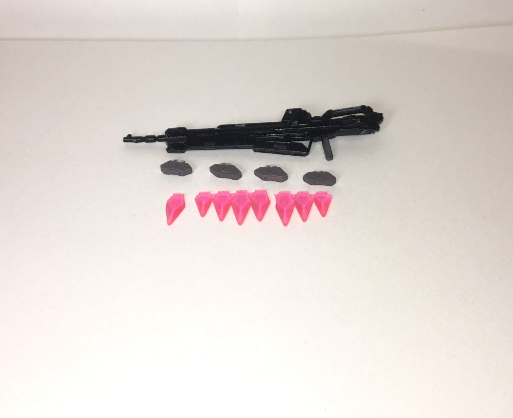 ビームライフル
ビームライフル下部に以前投稿したクロスボーンHollow Crowで余ったムラマサブラスターのジェネレーターを拝借し接着。
積層で拵えたエネルギーパックを４つ外だけできる為、ブラスターを使用してもエネルギー切れを急速に早める心配はない。


以下、制作過程。