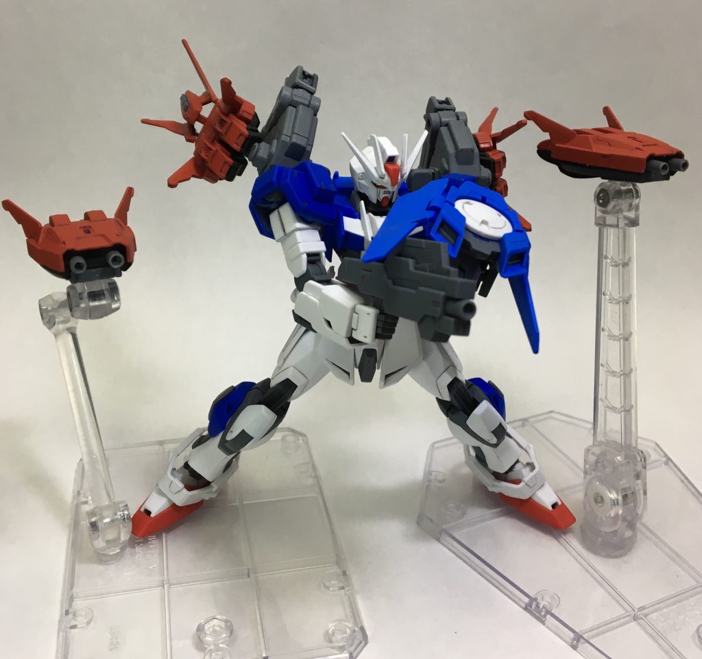 バックパックは分離してガンポッドとして使えます。
ガンバレル的なイメージですが、こちらは無線式です。