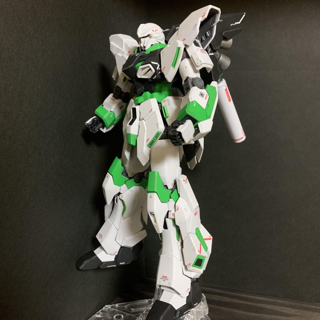 素のデザインがよいので、基本的なスタイルは崩さずに塗り分けで仕上げてあります。