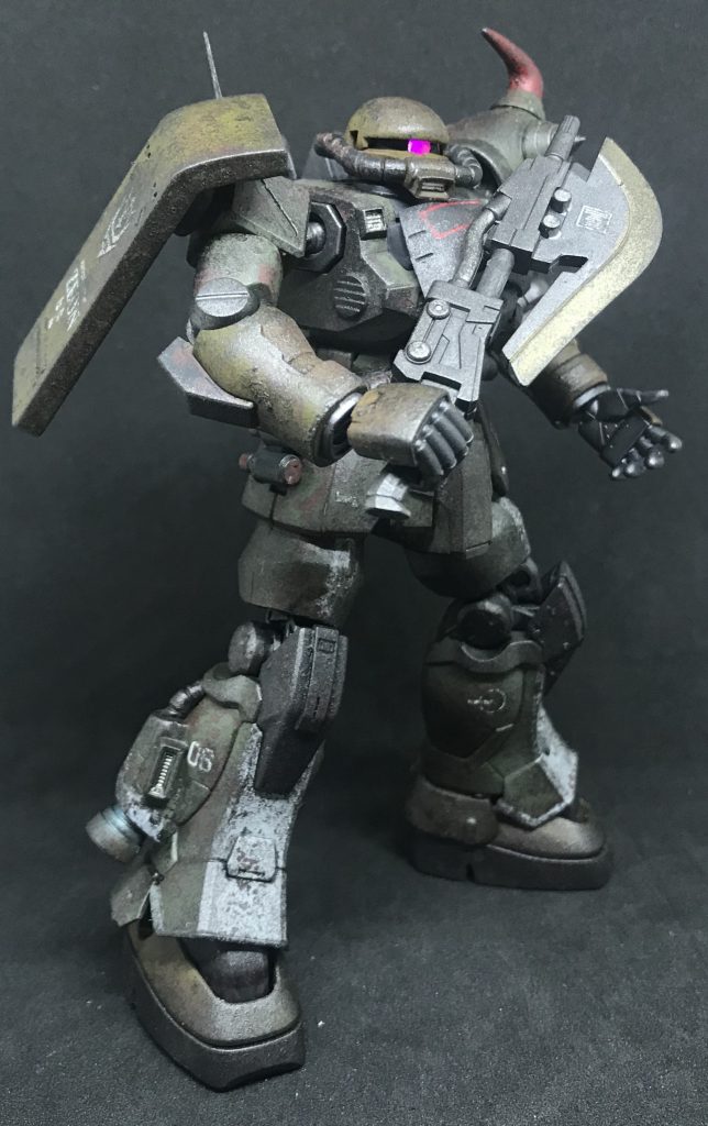 ヒートホークはアクトザクの物を使用、リアスカートにマウントできるようにしました。