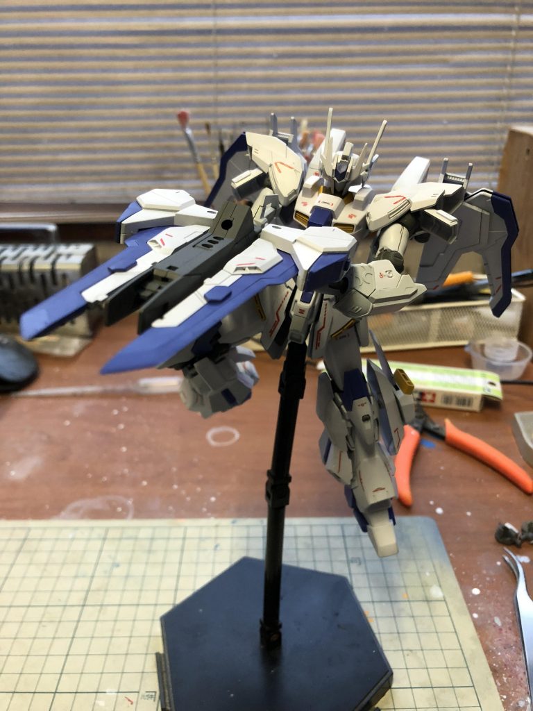 ビームランチャー発射ポーズ。