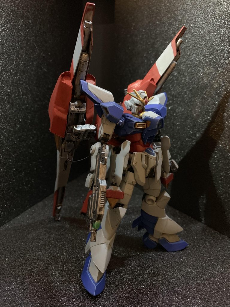 ドレッドノートイータ
ドラグーンが使えないカナードのためにロウが武装を作り直した機体
ソードモードとバスターモードを切り替えて戦うイータユニットにハイペリオンのアルミューレリュミエールをプリスティスに移植。