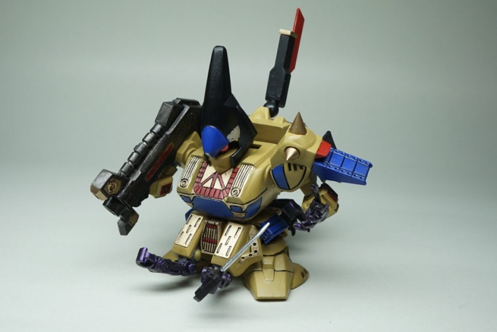 ジオといえば隠し腕でしょ！
ということで、Gジェネ・ジオの隠し腕を鎧の中に無理やり詰め込んでます。