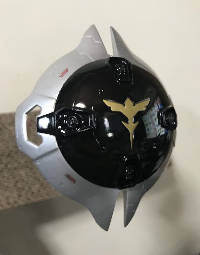 シールド3 完成です。黒の面もグロスにしています。コーションは(多分)廃番のガイアのメタリックレッドデカールです。