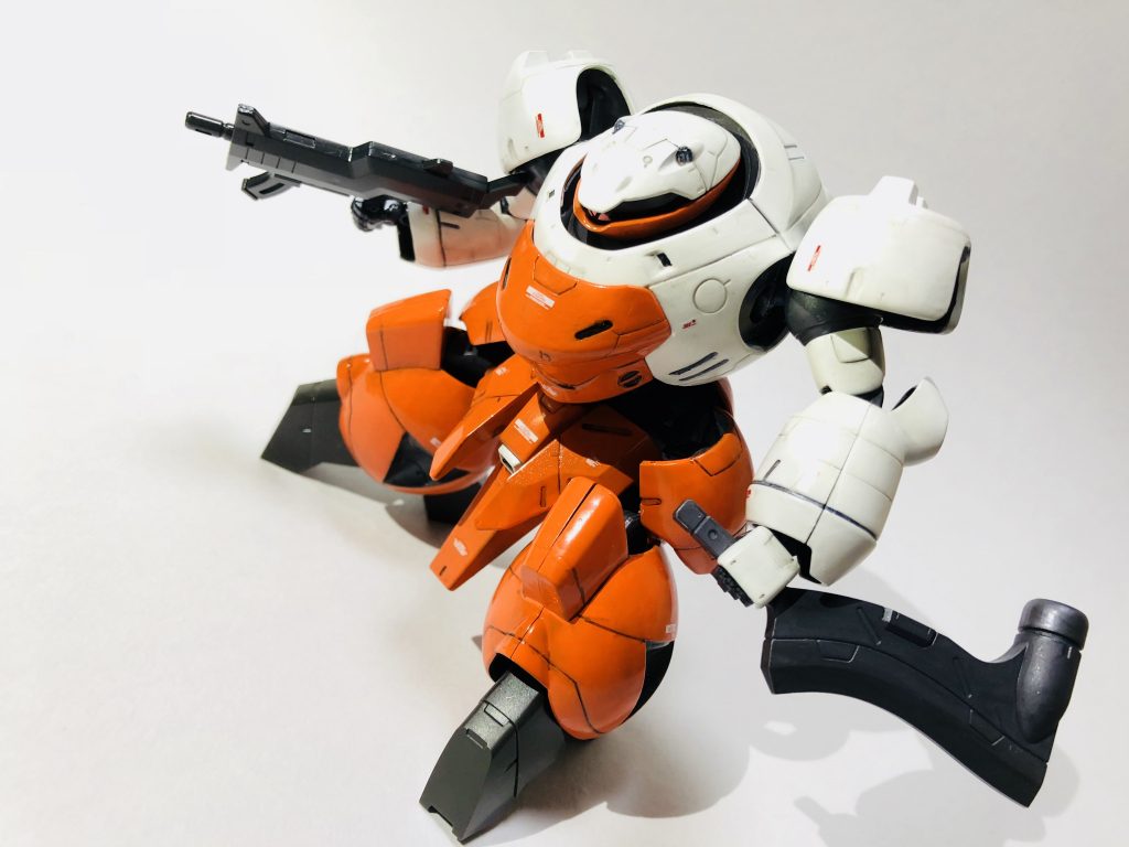 短い脚を曲げて阿頼耶識スケート。