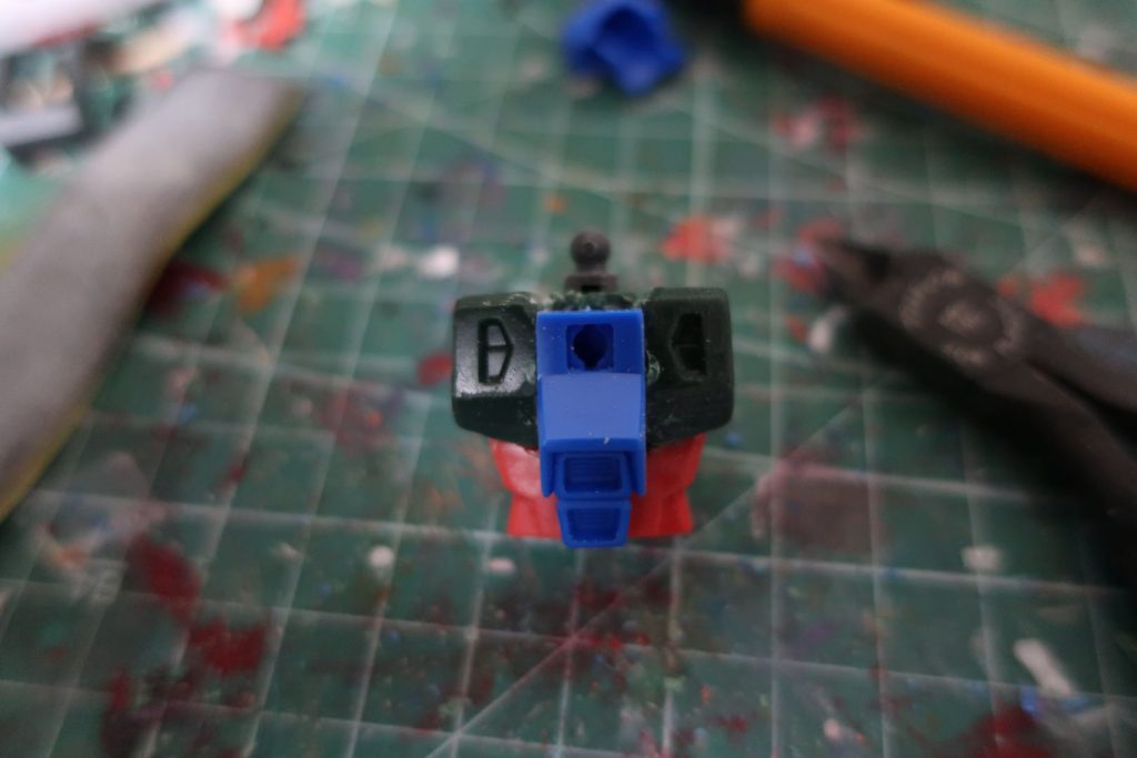 背中はストライカーパック付けれます