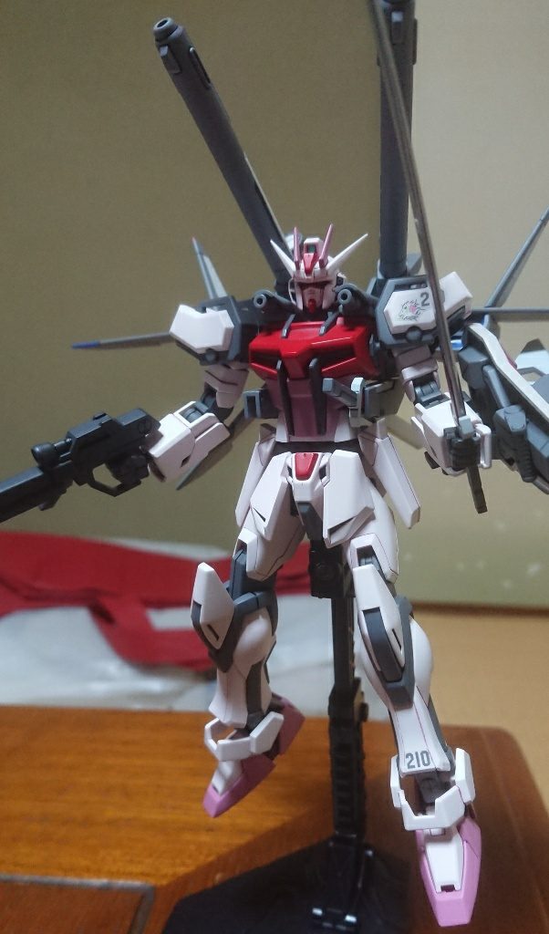 みた通りHGCEルージュにHGSEEDのIWSPをつけたもんです。さすがにIWSPの方は塗り訳が厳しい…