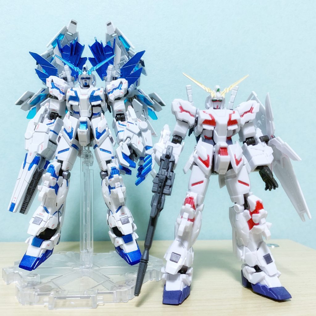 素体のユニコーンと並べて。食玩ですが、手を加えただけ化ける、まさに「可能性の獣」でした。