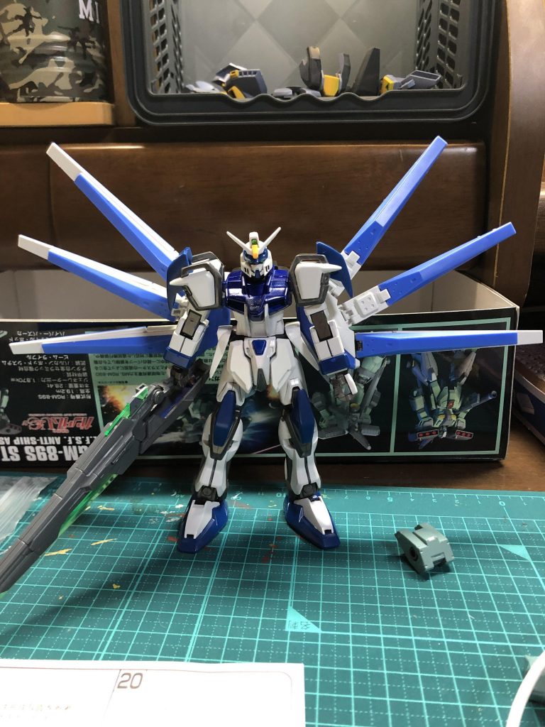 宇宙空間で使用を想定したνウィングパック。ファンネルよるオールレンジ攻撃、さらにファンネルを3つ使用することでビームシールドを展開出来る。大きく作ることも可能だが面積が多いほど防御性能が落ちる。