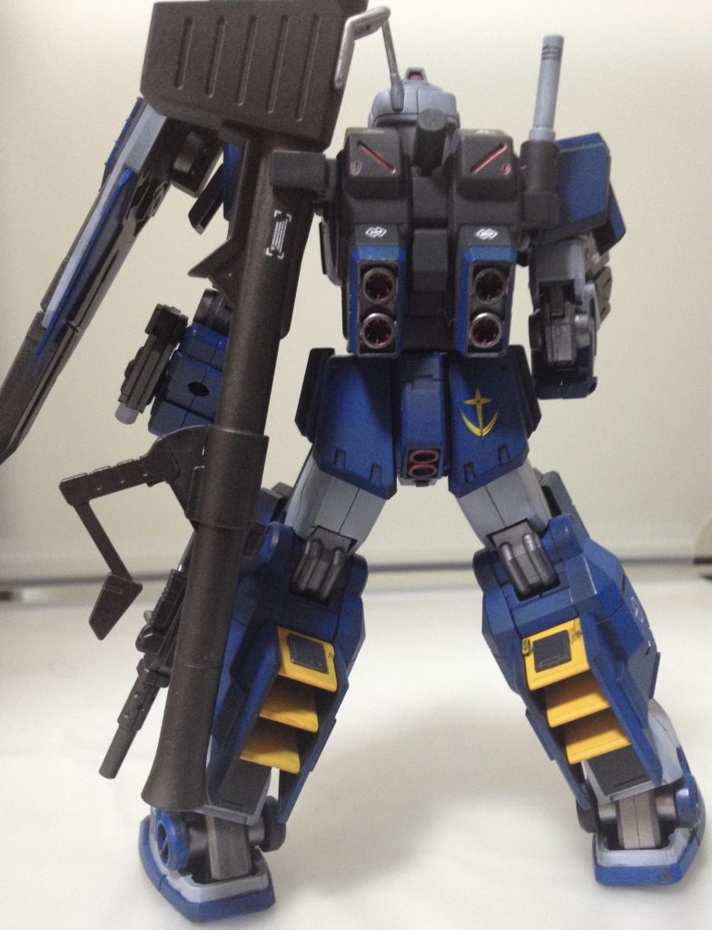 背面
ハイパーバズーカをバックパックにマウントできるようにしました。