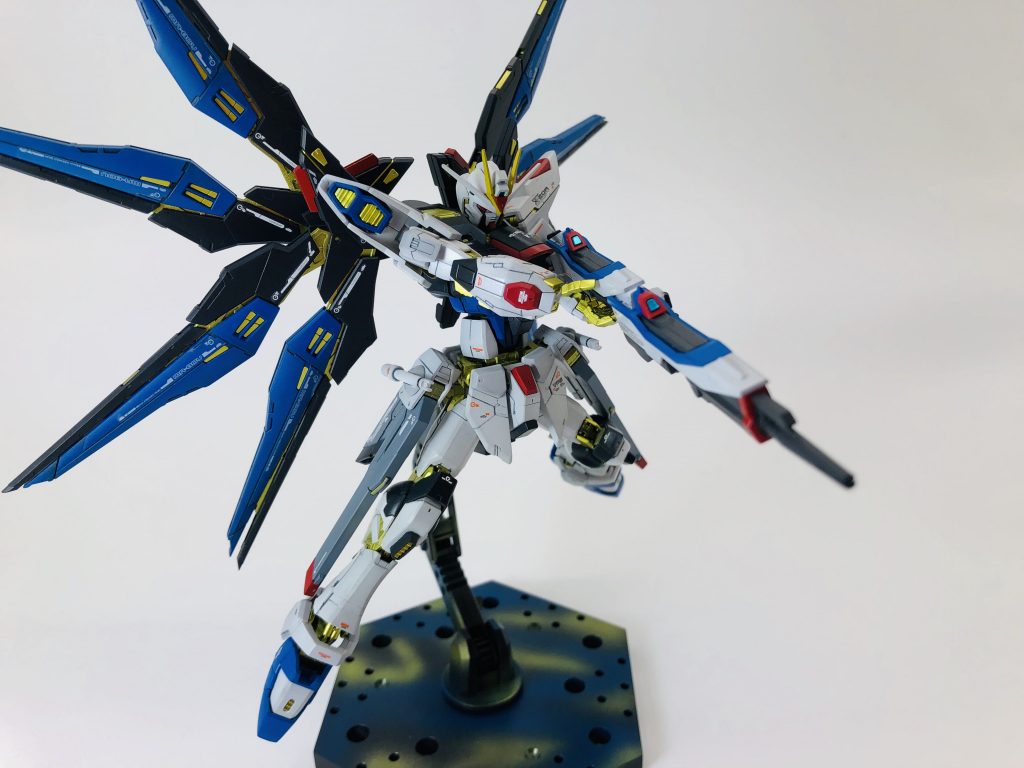 既製品ではギリギリ構えられる感じだったロングライフルモードも余裕を持って構えられます。