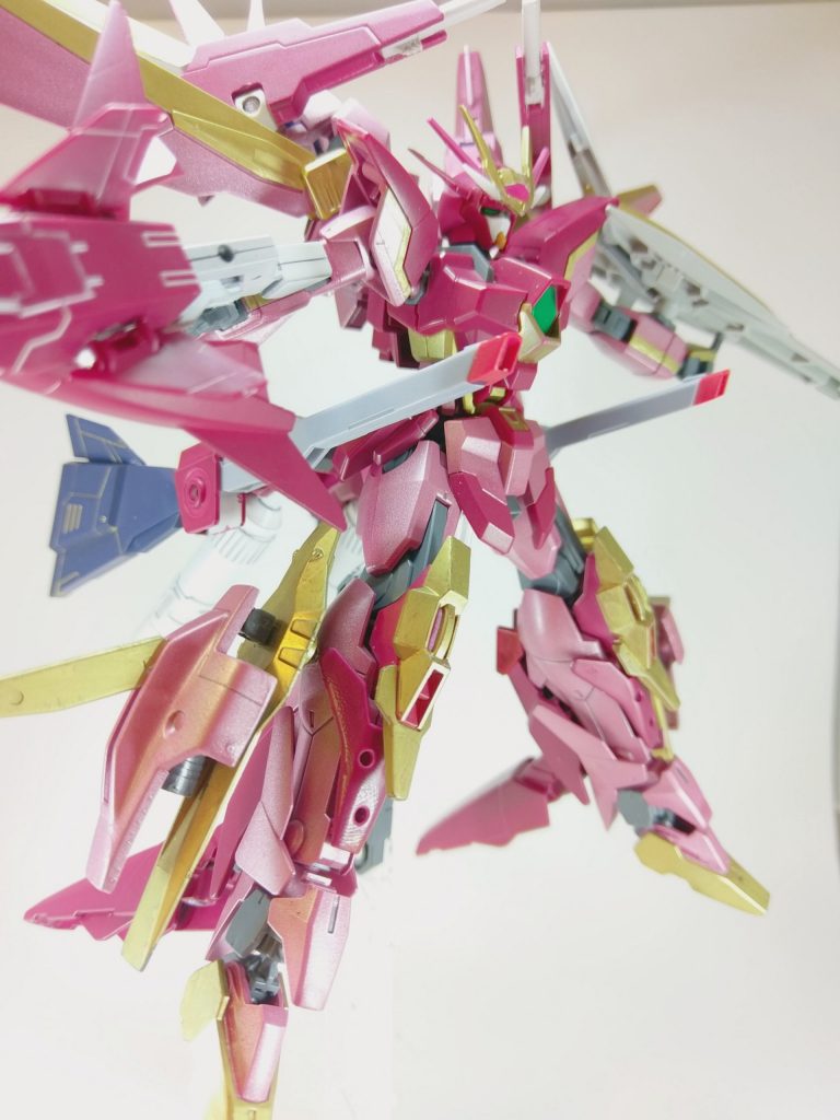 クスィフィアス・レール砲改めクスィフィアス・ビームキャノンの展開射撃状態。