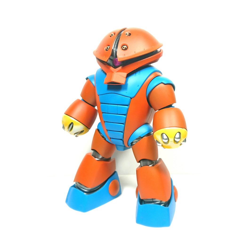 正面。最初はオレンジ、水色、黄色という異色の組み合わせが最悪だと思っていたが、組み上げると意外にもマッチ。