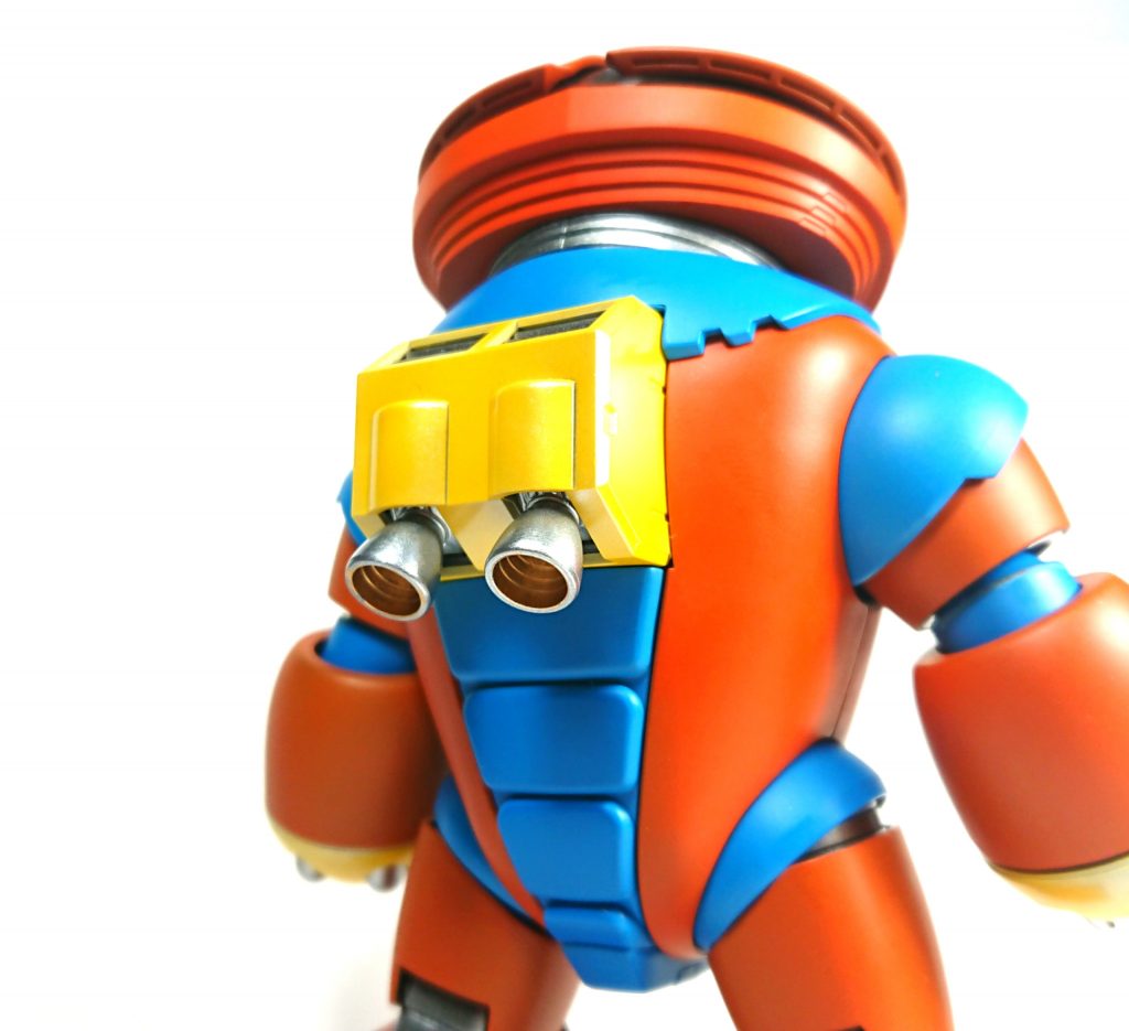 背面。分かりにくいかもしれないけどバーニアの内側は筆塗りで「ゴールド」に塗り分けてみた。