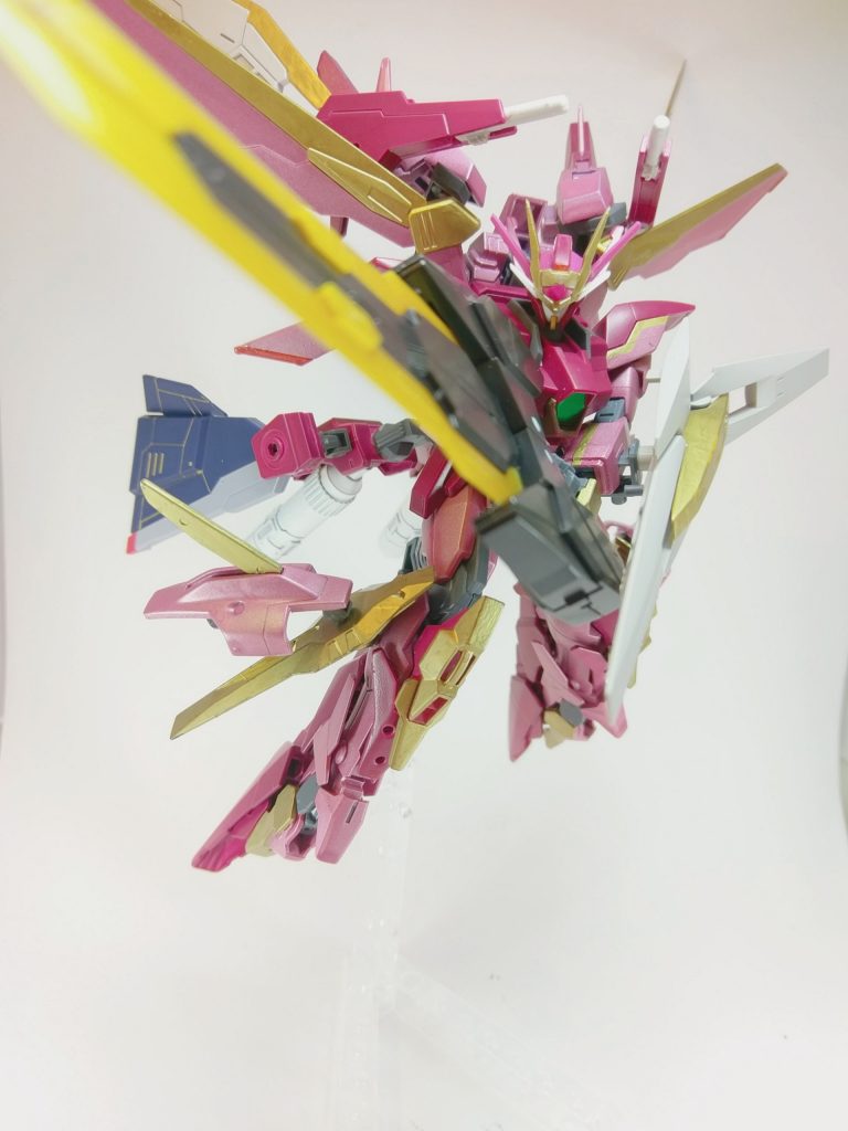 ＝＝＝＝＝＝＝＝＝＝＝＝＝＝＝＝＝＝＝＝

隠しミッションも終盤、ボスがカルナとエミリアの下に立ちはだかる……！圧倒的なまでの強さに両機は苦戦を強いられた。
そんなとき、エミリアが何かを決めたように言った。
「カルナ……使いなさい！」
＝＝＝＝＝＝＝＝＝＝＝＝＝＝＝＝＝＝＝＝

といった感じでアルクエクラに備わっているシュバルツリッターの剣をランシエが持って使用します。一応サンライズ立ち？のつもりです。主人公っぽくラスボスに突っ込んで勝利するっていう胸熱な展開を妄想してます。

P.S.メインの写真が一番好きです。

長い説明になりましたが本作も閲覧していただきありがとうございました。
まだ色々と甘い点はありますがこれからもよろしくお願いします。