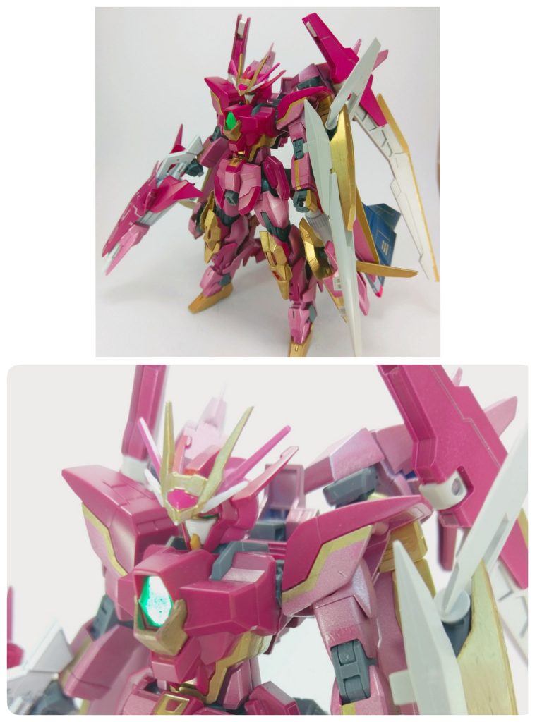 正面と胸元のアップ写真から。上半身は元のランシエをそのまま使いました。ただそれだけだと金色成分が足りなくて浮いてしまうのでところどころに金のラインを入れています。マスキングしてガンダムマーカーで塗りました。腰もそのままにしてますが、サイドアーマーはかなり干渉してくるのでインパルスガンダムのものにしました。サイドアーマーは使わないとランシエっぽさが無くなってしまうので強化ビームライフルに使ってます。強化ビームライフルはリボーンズガンダムのライフルにシャイニングブレイクの足の翼とウイングガンダムゼロ炎の腰アーマーをくっつけて作りました。
足はダブルオースカイとシャイニングブレイクを組み合わせ、ヴィダールのスラスターとトールギスⅡ(旧キット)のスラスターを組み合わせて追加してます。頭部はダブルオースカイのものにインパルスのものをくっつけてます。