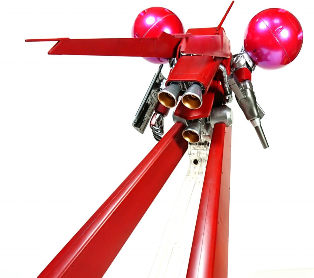 背面。バーニアの内側は筆塗りでゴールドに色分け。