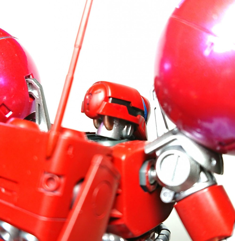 細かい部分の色分け。こちらも筆塗りによるもの。