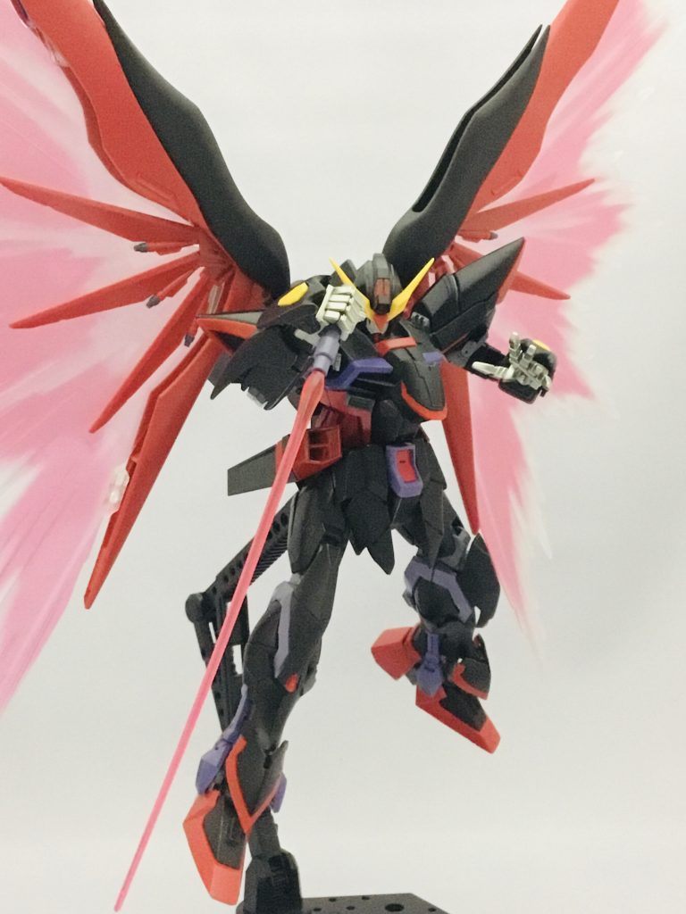 アロンダイトをはじめは製作していましたが、自分設定で高速の機体にしたかったのでビームサーベルを持たせました。