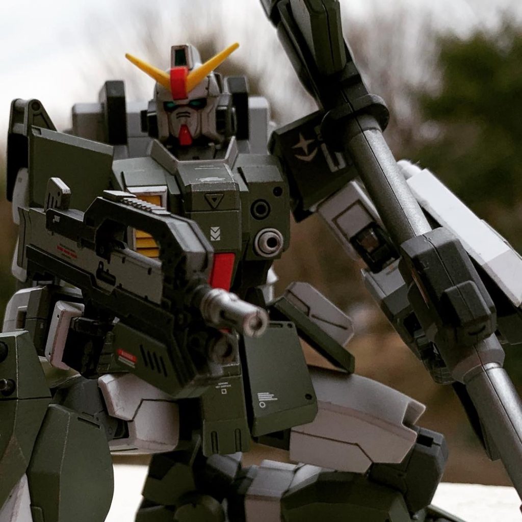 右手にアトラスさんのものを持たせてみるのでした。