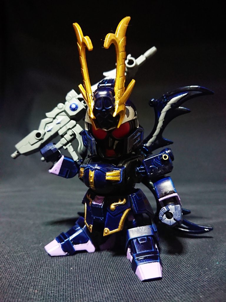 八剱将の1人 四之剱
前衛での戦闘より後衛からの狙撃や夜戦を得意とするスナイパー。
侯成の開発した火器 破星銃を使い、夏候惇ギロスの片目を撃ち抜いた。