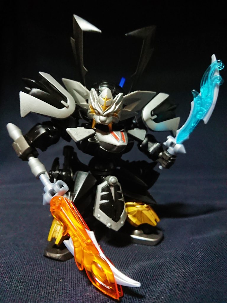 八剱将の1人 五之剱
呂布と共に何度も張燕本陣に突撃した八剱将の切り込み隊長。
炎剣 不知火と氷剣 雲龍は組み合わせることで薙刀にもなる双刃 蒼天となる。