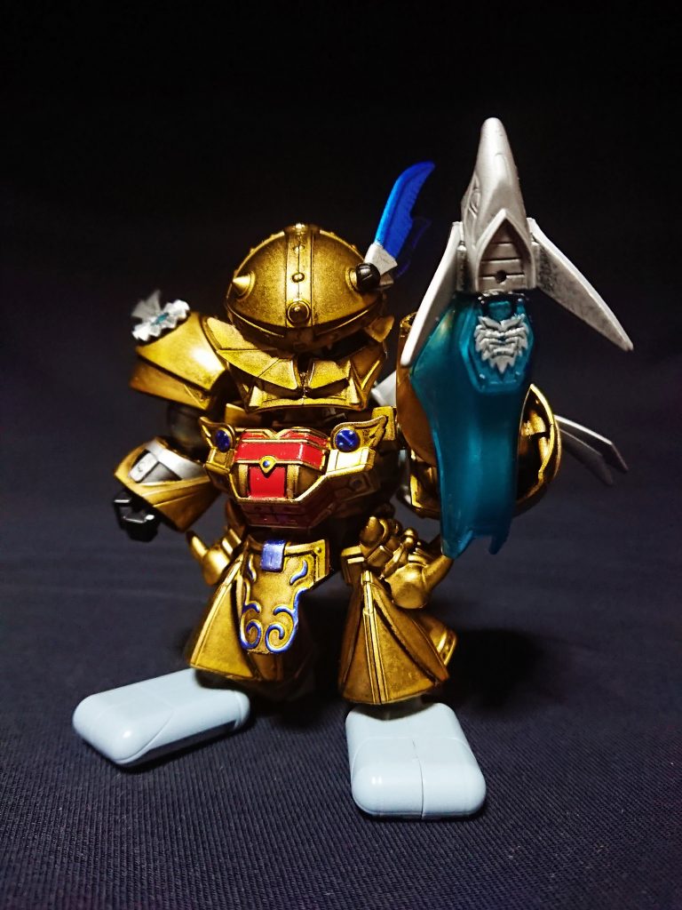 八剱将の1人 三之剱
金の鎧と鉄仮面を被った姿は金城湯池と呼ばれ、軍配兵法により幾度となく敵からの攻めを退いてきた。
熱扇刀と腕を覆った楯付きパイルバンカー 蒼楯槍により近接戦を得意とし、個の実力は藏覇や張遼以上とも。