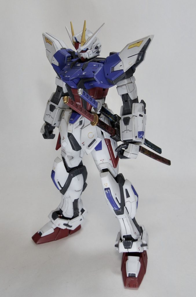 2本の日本刀を持つガンダム。刀の名前は、えーと、えーと、、、エンテイとスイクンです。