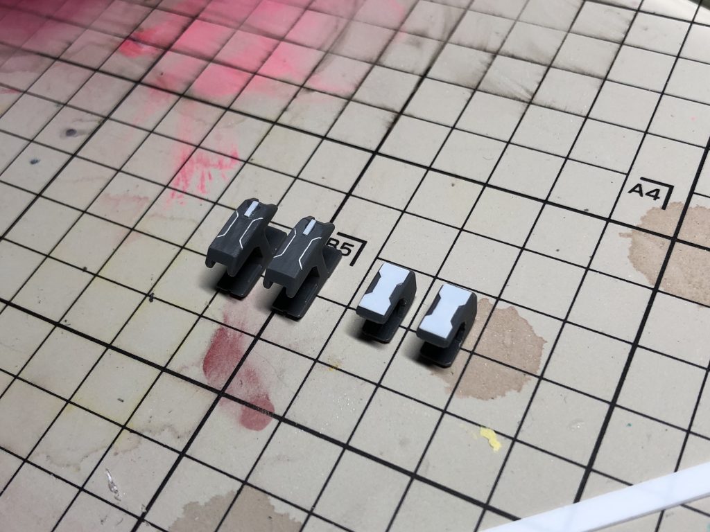 クリアキットなので肘膝のディテール追加のみ