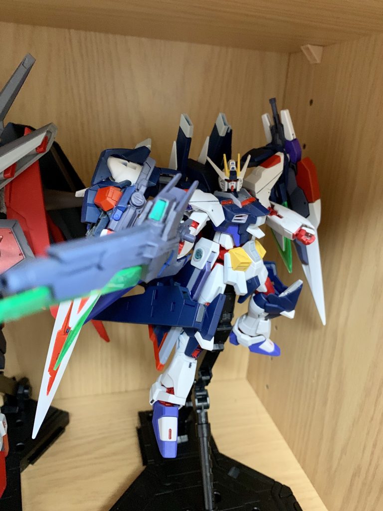 これにて完成。
塗装はガンダムマーカーの吹き付け。ガンプラバトルで故障することも全体のため、塗装はしてない部分も結構あったりします。
長めの閲覧、ありがとうございました!