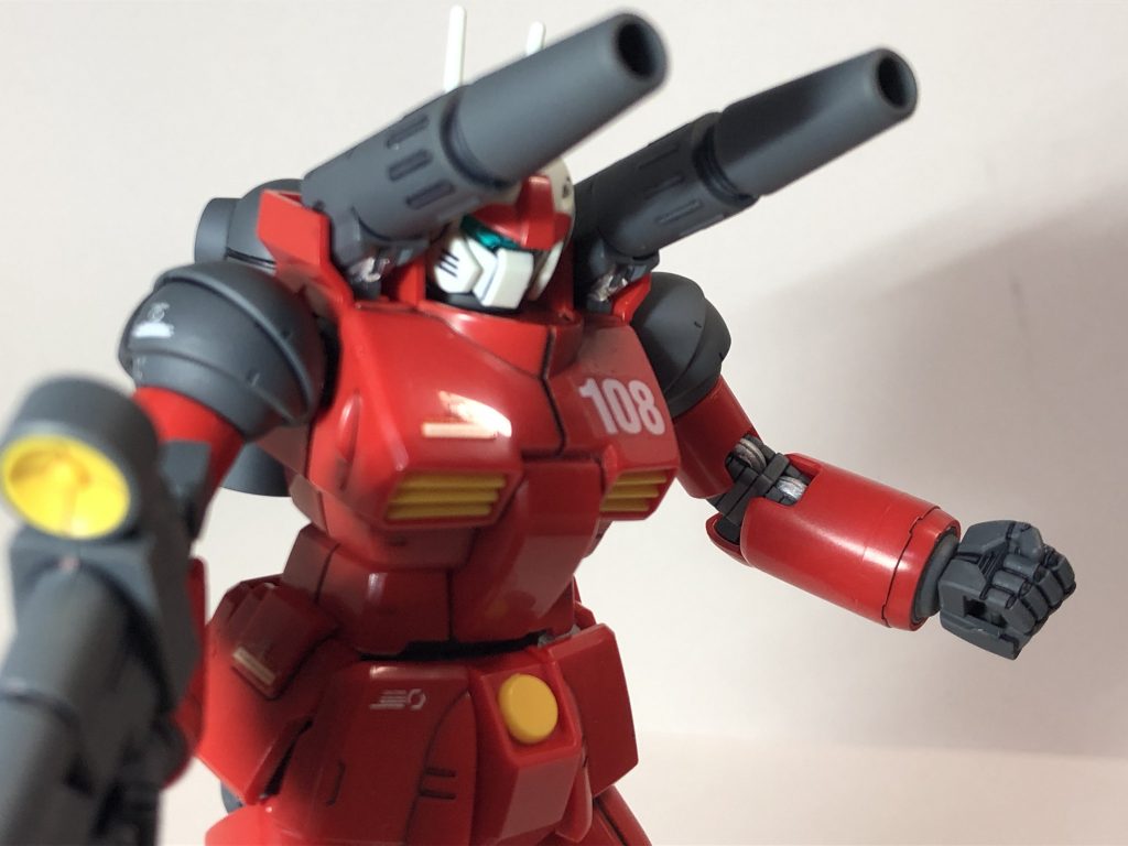 関節部分を銀色に塗ってみました。