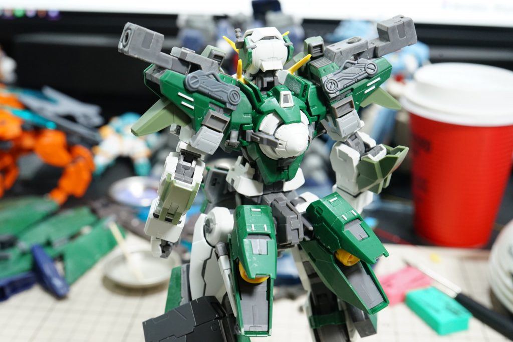 背中の配置はだいたいこんな感じです(肘の追加装甲はオミットしました)