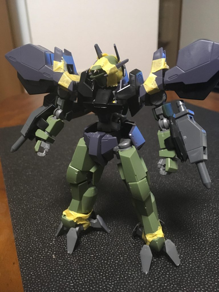 当初案。肩はアインのフレームを噛ませず接続する想定でした。スネも通常のグレイズ を使用するつもりでした。